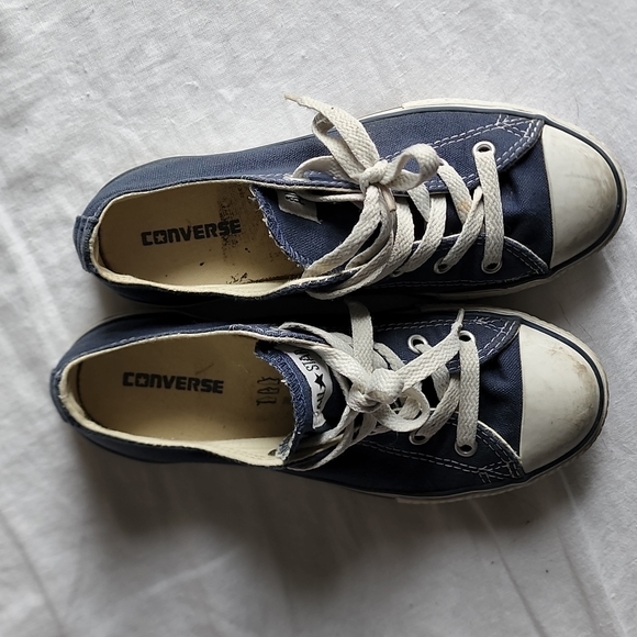 Converse - Picture 2 of 3